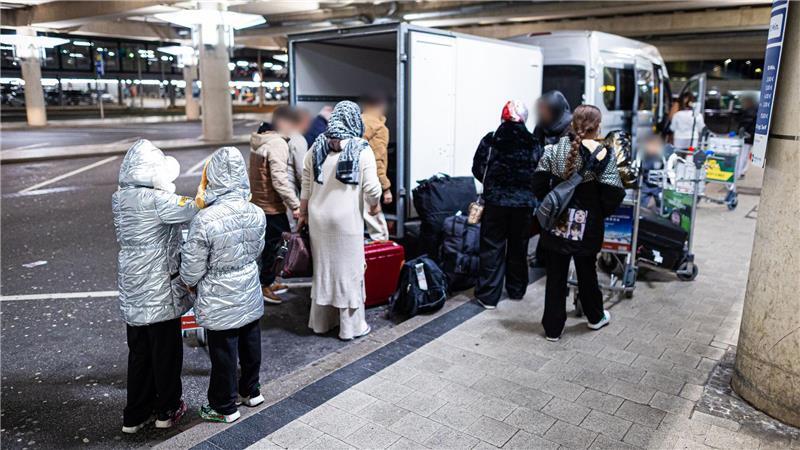 Gegen 17.30 Uhr landete das Flugzeug. 