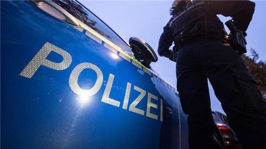 Gegen 22.50 Uhr griff schließlich das SEK ein und sicherte den Mann auf dem Dach. (Illustration)