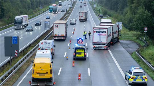 Gegen 8 Uhr kam es zur Kollision der beiden Lkw auf der A1 bei Buchholz-Dibbersen.