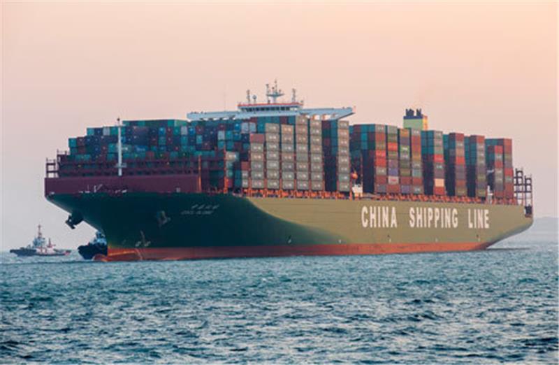 Gegen 9 Uhr wird das größte Containerschiff der Welt im Hamburger Hafen erwartet. Foto dpa