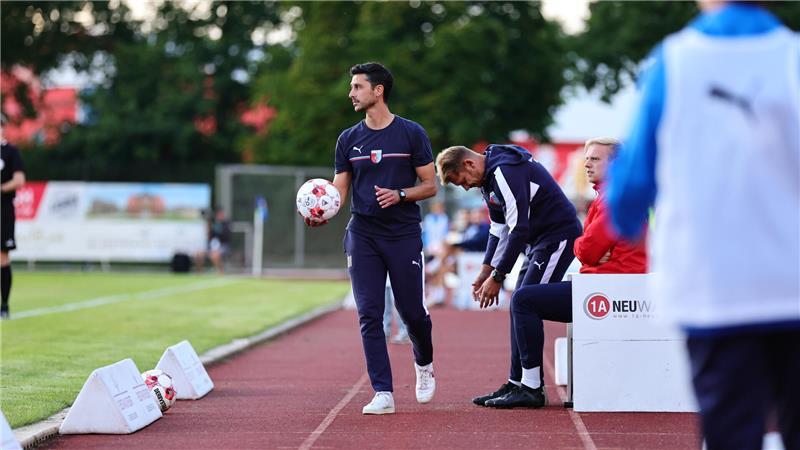 Gegen Kickers Emden war Oliver Ioannou unzufrieden mit der Schirileistung. In Emden hofft er auf diesen Widerstand weniger.