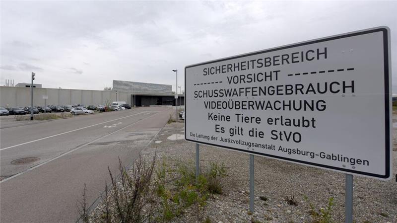 JVA-Probleme: Anwälte werfen Politik Untätigkeit vor Gegen Mitarbeiter der Justizvollzugsanstalt Augsburg-Gablingen wird wegen des Verdachts der Körperverletzung ermittelt. (Archivbild)