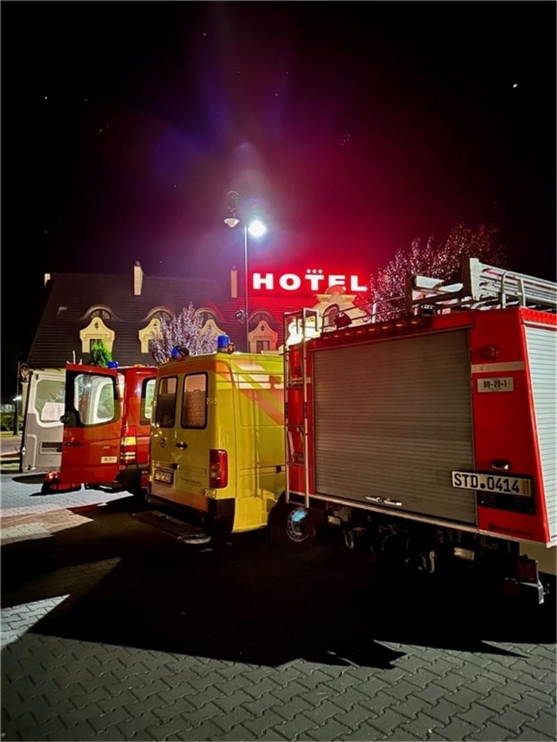 Gegen Mitternacht am Freitag erreicht der Konvoi das Hotel nahe der polnisch-ukrainischen Grenze. Sonnabend wurde direkt an der Grenze umgeladen, ukrainische Helfer und die ukrainischen Begleiter fuhren dann weiter nach Chmelnyzkiy. Foto: D