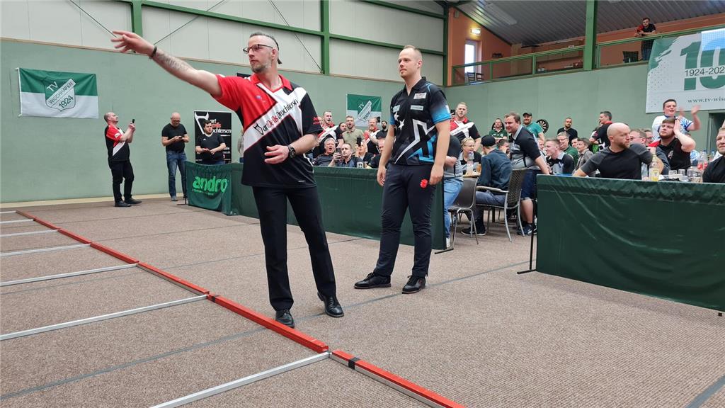 Gegen Sven Föllmer (links) ließ sich Max Hopp auf ein Best-of-Five Spiel ein. Ho...