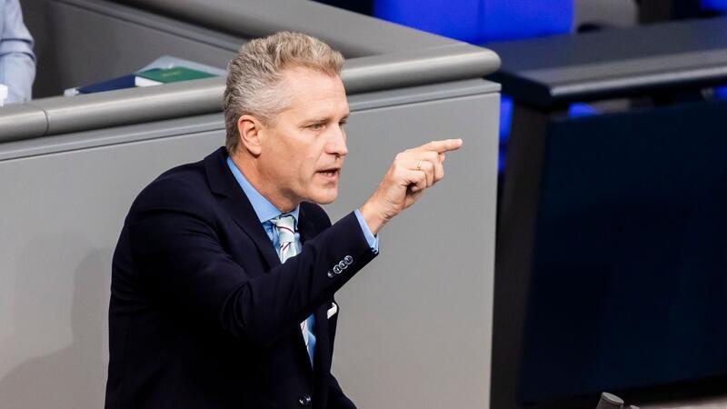 Zwei AfD-Abgeordnete verlieren Immunität - Durchsuchungen Gegen den AfD-Bundestagsabgeordneten Petr Bystron wird ermittelt.