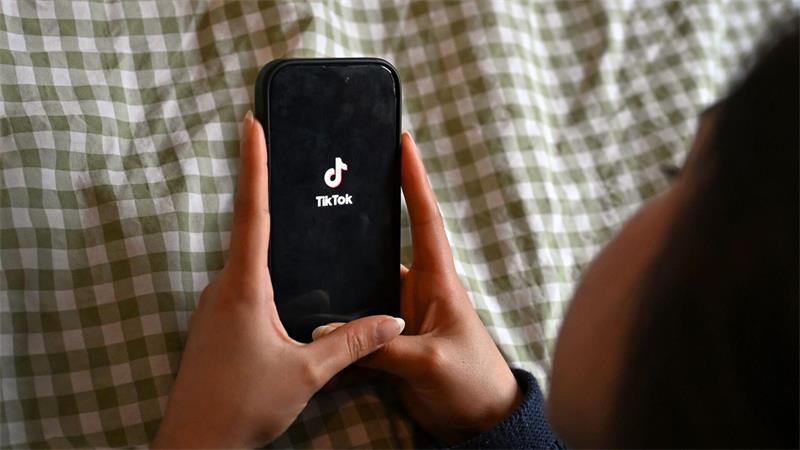 Gegen die Online-Plattform TikTok des chinesischen Anbieters ByteDance laufen mehrere EU-Verfahren. (Symbolbild) 