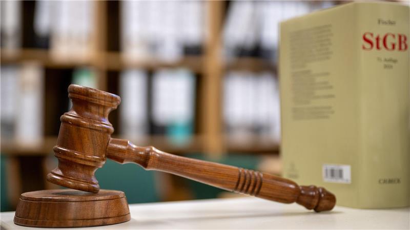 Gegen einen 42-jährigen Mann aus Hemmoor stand der Vorwurf der Bedrohung im Raum.