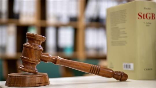 Gegen einen 42-jährigen Mann aus Hemmoor stand der Vorwurf der Bedrohung im Raum.