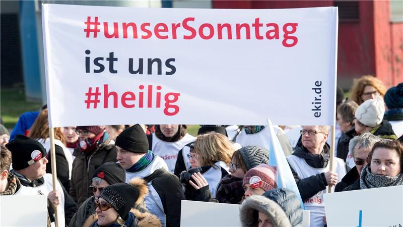 Debatte um Sonntagsruhe: Digitale Märkte auf dem Vormarsch Gegen geplante Gesetzesreformen haben Kirchen und Gewerkschaften demonstriert. (Archivbild)