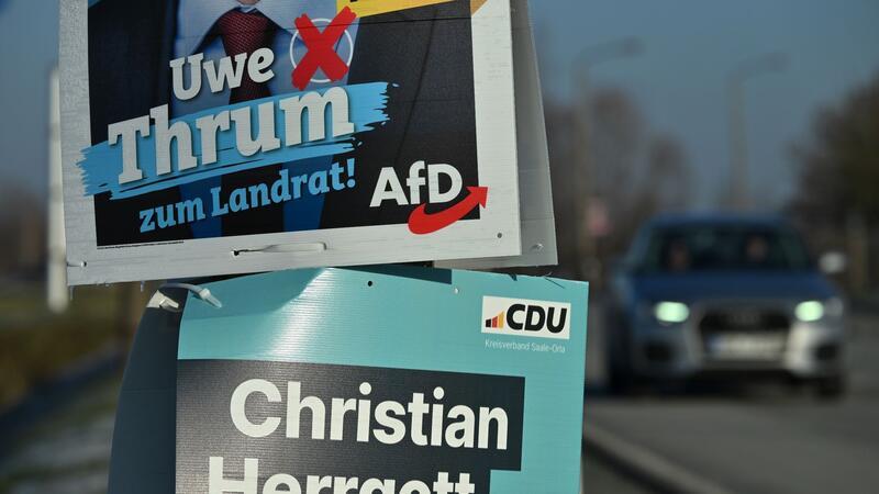 Gehen bei der Landratswahl im Saale-Orla-Kreis am 28. Januar in eine Stichwahl: AfD-Kandidat Uwe Thrum und CDU-Politiker Christian Herrgott.