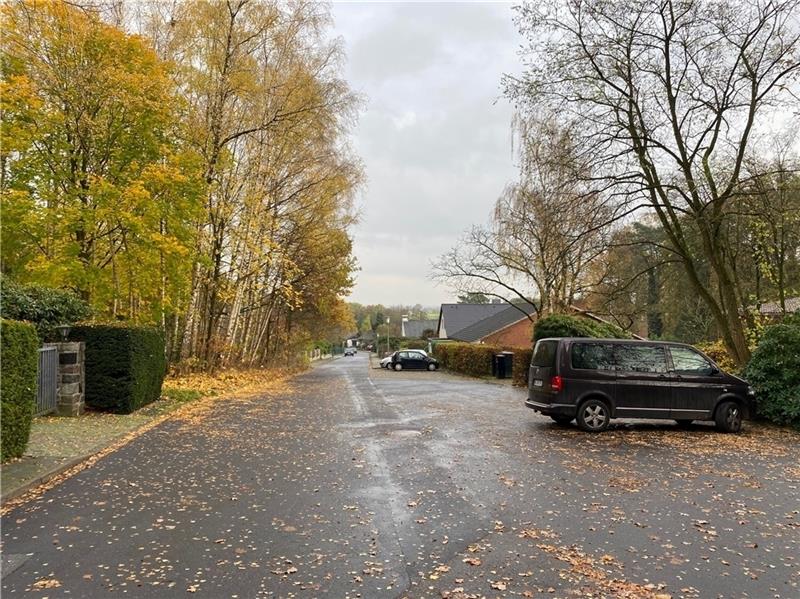Gehört heute zu Moisburgs schönsten Wohnlagen: die Straße Am Hexenberg. Fotos: Lepél