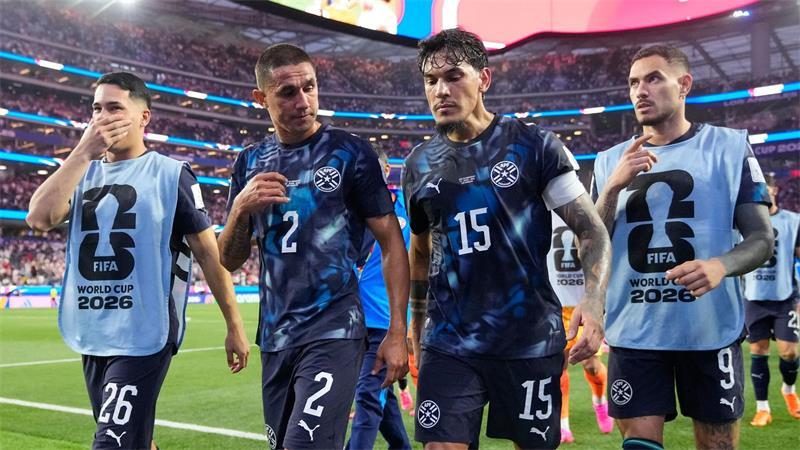 Geht bei Paraguay voran: Kapitän Gustavo Gómez (2.v.r.)