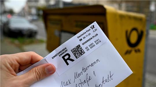 Geht schneller als der Standardbrief: Das Post-Einschreiben mit Einwurf ist allerdings auch teurer.