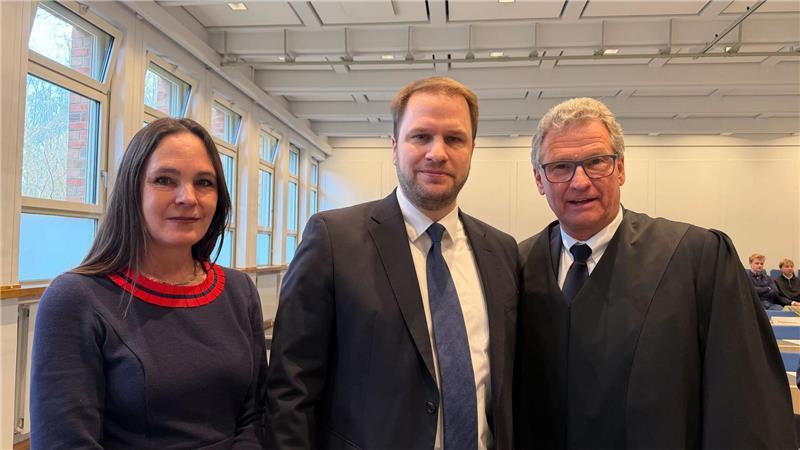 Gericht: Parlament unzureichend über Northvolt informiert Geklagt haben die FDP-Abgeordneten Annabell Krämer, Fraktionschef Christopher Vogt (Mitte) und Bernd Buchholz. (Archivbild)