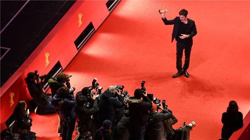Politisches Kino siegt bei Berlinale - Hauptpreis für Çatak „Gelbe Briefe“ handelt von einem türkischen Paar, das wegen seiner politischen Meinung unter Druck gerät.