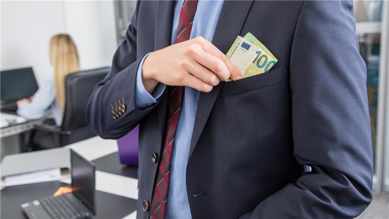 Geld gegen Vorteilsgewährung? Das steht unter Strafe.