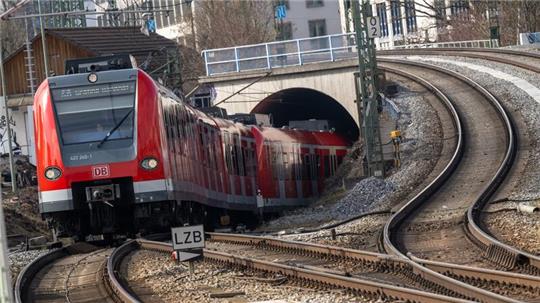 Geld wurde unter anderem für neue Züge für die S-Bahn München bereitgestellt.