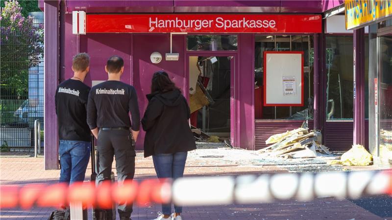 Geldautomaten geraten häufig in das Visier von Kriminellen. (Archivbild)