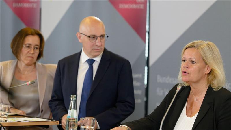Geleitet wird das Bundesamt für Verfassungsschutz aktuell von den Vizepräsidenten Silke Willems und Sinan Selen. Wer die Behörde künftig leiten soll, entscheidet die neue Bundesregierung. (Archivfoto)