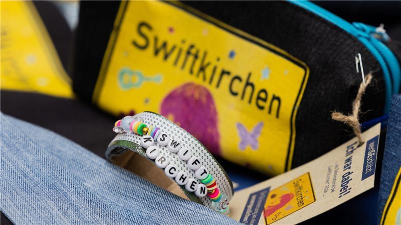 Gelsenkirchen:  nach Swift-Konzert werden aus Dekomaterial Taschen und Beutel