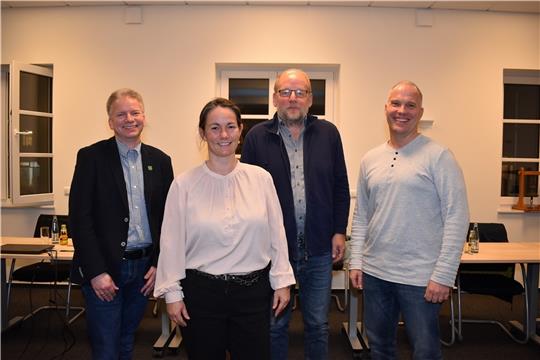 Gemeindedirektor Tim Siol und Bürgermeisterin Sonja Zinke (CDU) stehen an der Spitze der Gemeinde Steinkirchen , ihre Stellvertreter sind der Ratsherr Jürgen Michaelis (SPD) und Marco Witt (von links). Foto: Vasel