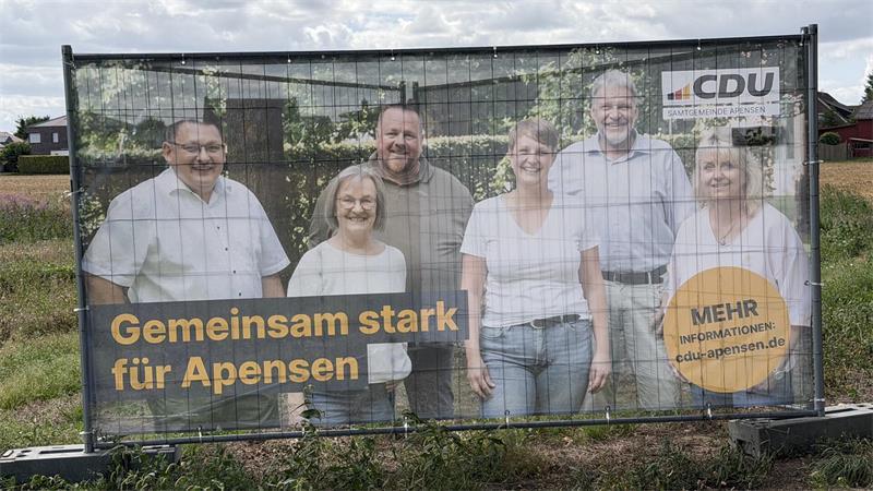 Kommunalwahl 2026: Das sind Apensens Kandidaten Gemeinsam auf einem Plakat (von links) für Apensens Gemeinderat (von links): Die CDU-Kandidaten Cyprian Steffens, Dr. Karin Siedler-Thul, Ingo Stahmann, Kathrin Bellmann, Rolf Scheibel und Nicole Pöschening.