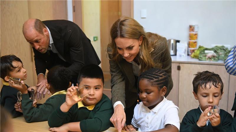 Plötzlich blonder: Prinzessin Kate zeigt neue Haarfarbe Gemeinsam mit Prinz William besuchte Kate eine Schulklasse im Natural History Museum.