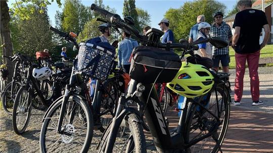Gemeinsam radelt es sich noch besser, zum Beispiel bei der Feierabendtour mit Landrat Kai Seefried zum Stadtradeln-Auftakt am 7. Mai.