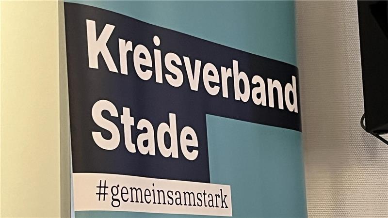 Zitterpartie für Melanie Reinecke – CDU nominiert Kai Seefried als Landrat Gemeinsam stark, heißt es auf einem Werbebanner der Kreis-CDU.