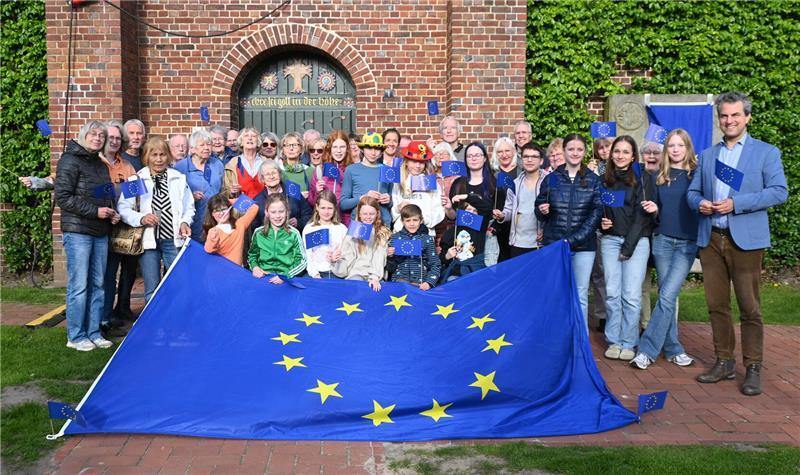 Gemeinsam stellen sie den Europatag in der St.-Matthias-Gemeinde in Jork auf die Beine.