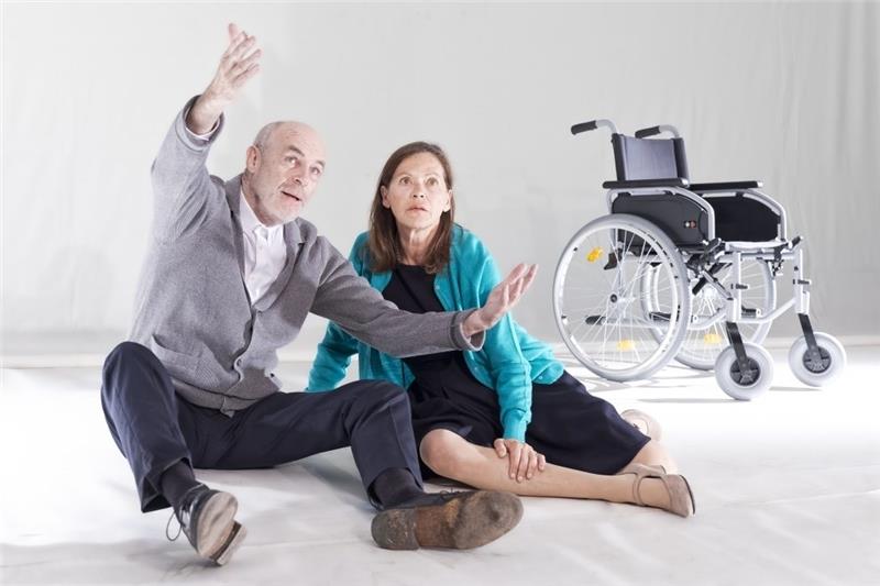 Gemeinsame Erinnerungen: Peter Kremer und Angela Roy spielen ein Paar mit Alzheimer im Altenheim. Foto: Alvise Predieri