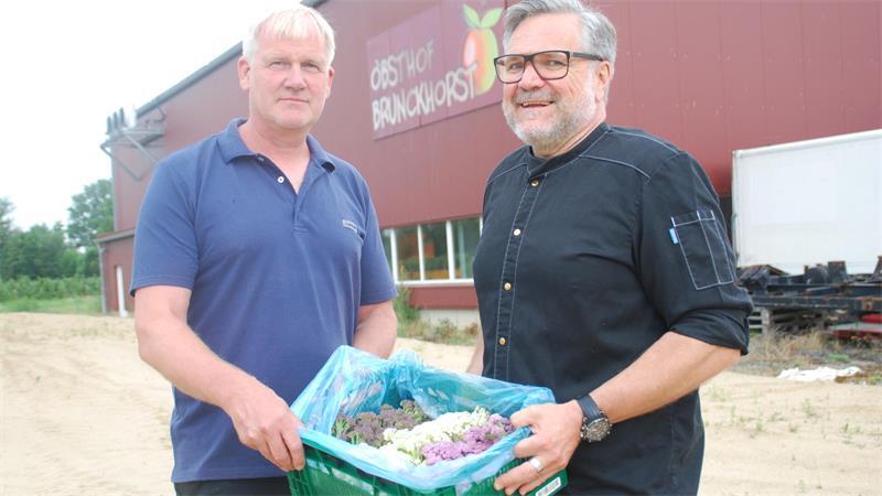 Gemeinsame Vorliebe für exotischen Brokkoli: Landwirt Christoph Brunckhorst (links) und Chefkoch Michael Knirsch aus Apensen.