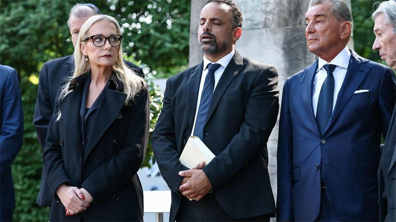 „Nein“ zum Rechtsruck - Bayreuths neues Gesicht Gemeinsames Gebet im Festspielpark.