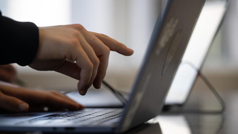 Finanzierungskrise bei Start-ups wächst Gemessen am Rekordjahr 2021 brachen die Investments bei deutschen Start-ups im vergangenen Jahr fast um zwei Drittel ein (Symbolbild).