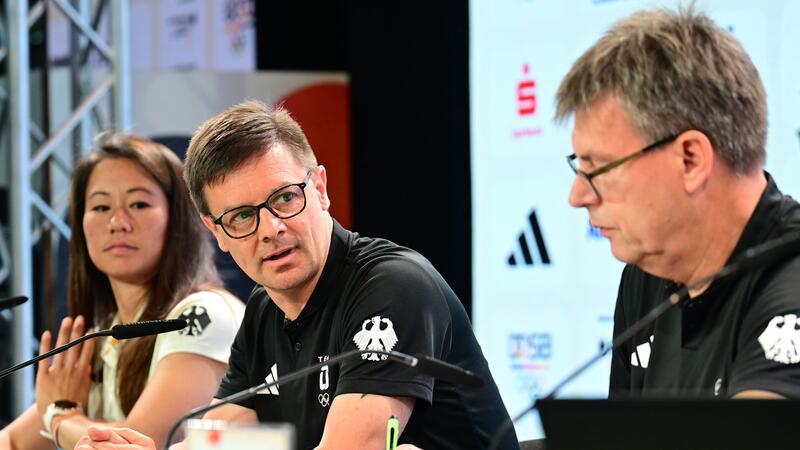Deutscher Sport im Olympia-Tief: Abwärtstrend geht weiter Gemischte Bilanz: Olaf Tabor und Thomas Weikert (r) sprechen im Deutschen Haus.