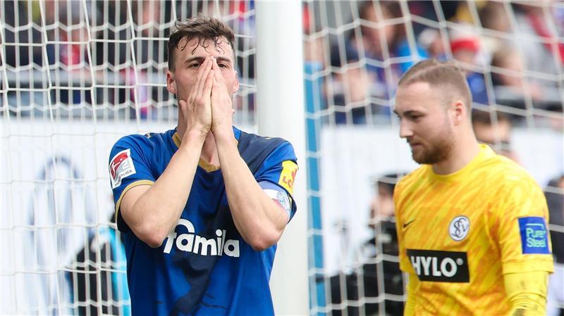 Gemischte Gefühle bei Jonas Meffert nach dem Kieler 1:1 gegen Elversberg.