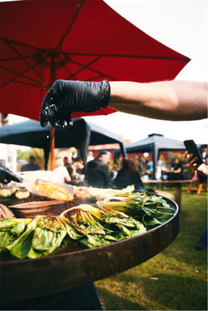 Gemüse, Fleisch, Meeresfrüchte - gegrillt wird so gut wie alles beim BBQ-Festival in Himmelpforten.