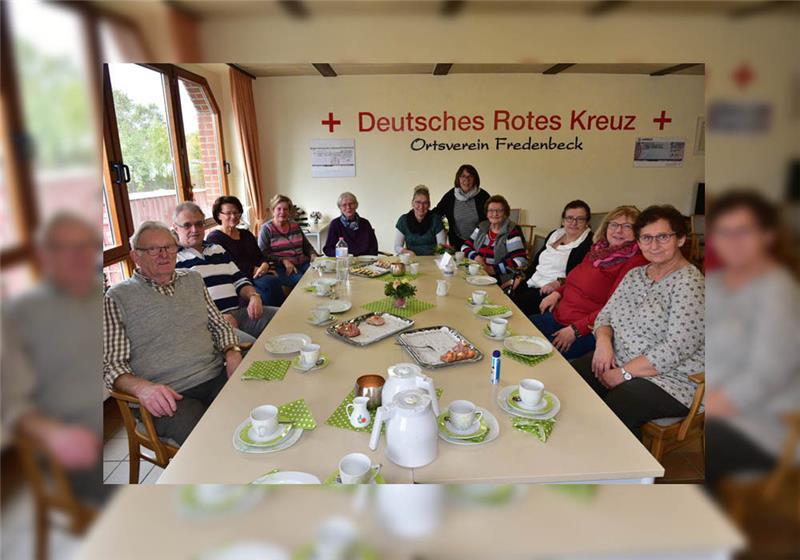 Gemütliche Runde bei Kaffee und Schnittchen: In der Fredenbecker Begegnungsstätte kommen die Senioren zusammen. Foto: Beneke