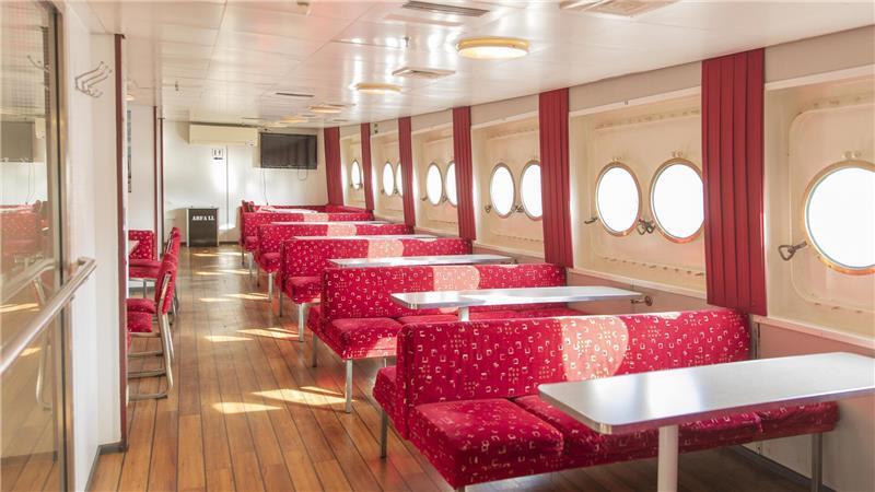 Gemütlicher Salonblick: Die Fair Lady empfängt ihre Gäste mit maritimem Charme.