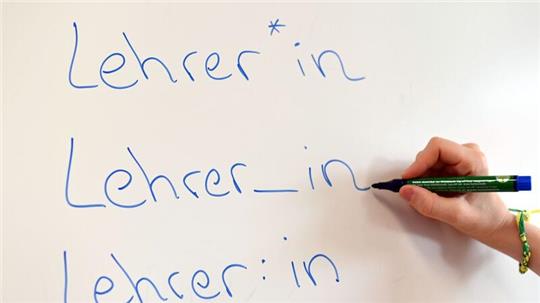 Gendern - das geht mit Sternchen, Unterstrich oder Doppelpunkt. (Symbolfoto)