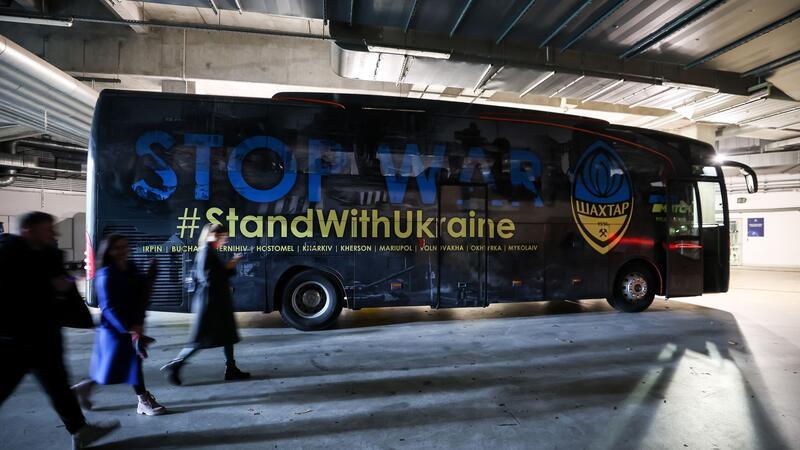 Donezk-Funktionär: Verhalten der FIFA „eine Schande“ Generaldirektor Serhij Palkin von Schachtjor Donezk hat den Fußball-Weltverband FIFA mit scharfen Worten für das Verhalten seit Kriegsbeginn kritisiert.
