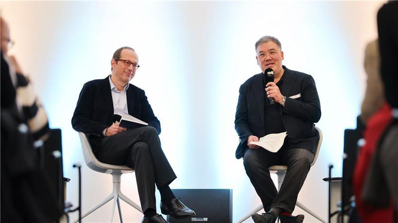 Generalintendant und Chefdirigent - in Hamburg wurde jetzt das Programm in der Elbphilharmonie für die kommende Saison vorgestellt. 