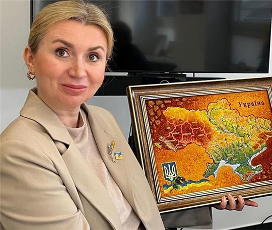 Generalkonsulin Iryna Tybinka und Landrat Kai Seefried schmieden Pläne für eine Partnerschaft mit einer Gemeinde in der Ukraine.