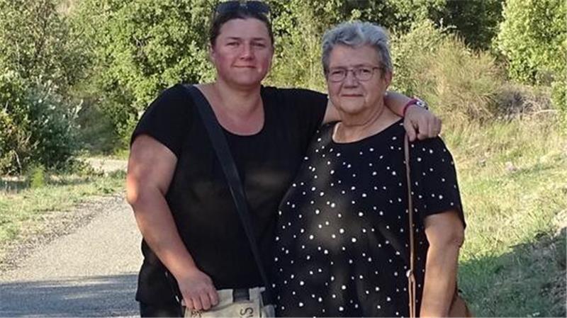 Geneviève Lintot, hier mit ihrer Mutter Margaret, sucht nach Informationen über ihren Großvater Georges Quignion. Er war Kriegsgefangener in Dollern.