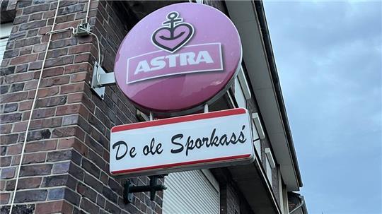 Genossen übernehmen das Ex-Gasthaus "De ole Sporkass'" in Estebrügge.