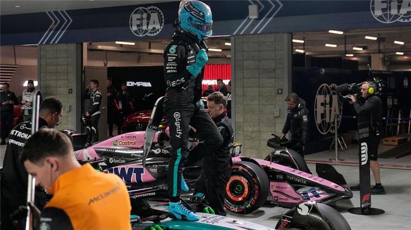 George Russell freute sich über die vierte Pole Position seiner Karriere.