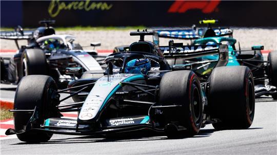 George Russell holt sich in Spanien die Pole Position.