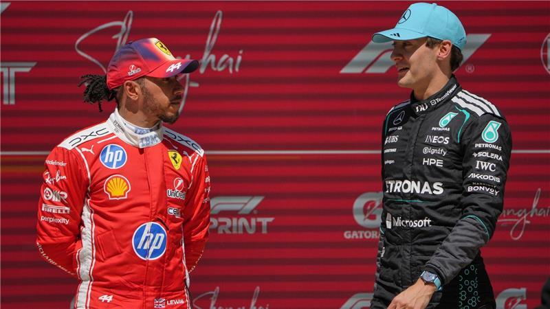 Vettel abgelöst: Antonelli schreibt Formel-1-Geschichte George Russell (r) und Lewis Hamilton müssen sich Kimi Antonelli geschlagen geben.