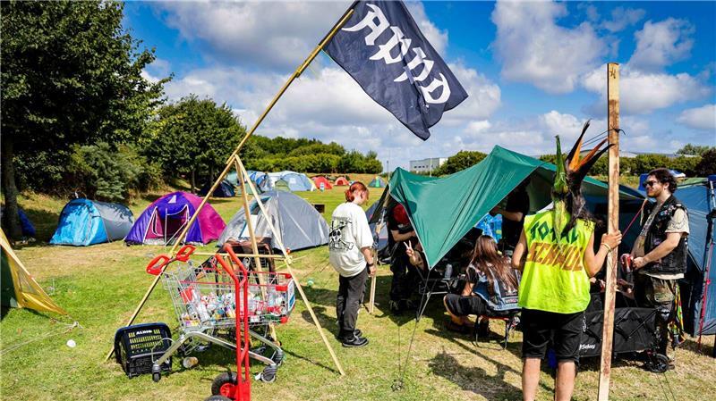 „Gegen soziale Spaltung“: Punks errichten Protestcamp auf Sylt Geplant sind unter anderem mehrere Demonstrationen und Konzerte.