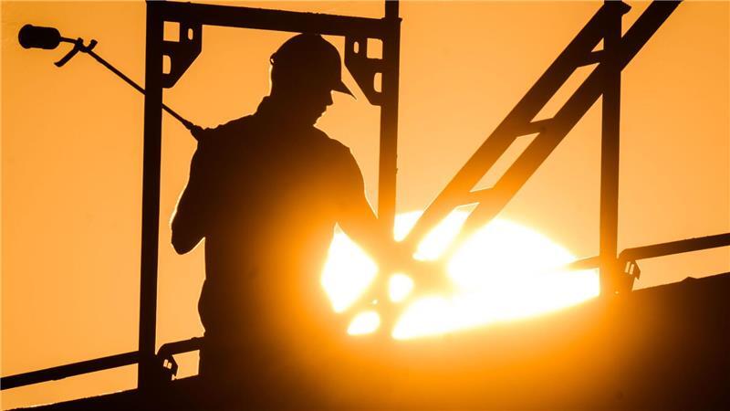 Hautkrebs-Fälle nehmen zu – Wird an der Vorsorge gespart? Gerade Beschäftigte auf dem Bau haben ein besonders hohes Risiko für Hautkrebs, weil sie oft stark der Sonne ausgesetzt sind.